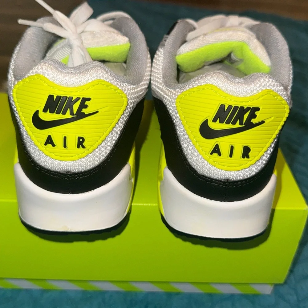 Nike Air Max 90 Recraft OG Volt - 8.5 Men’s/ 10 Women’s - Picture 7 of 8